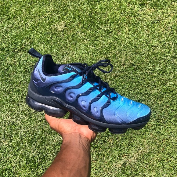 nike vapormax plus olive green